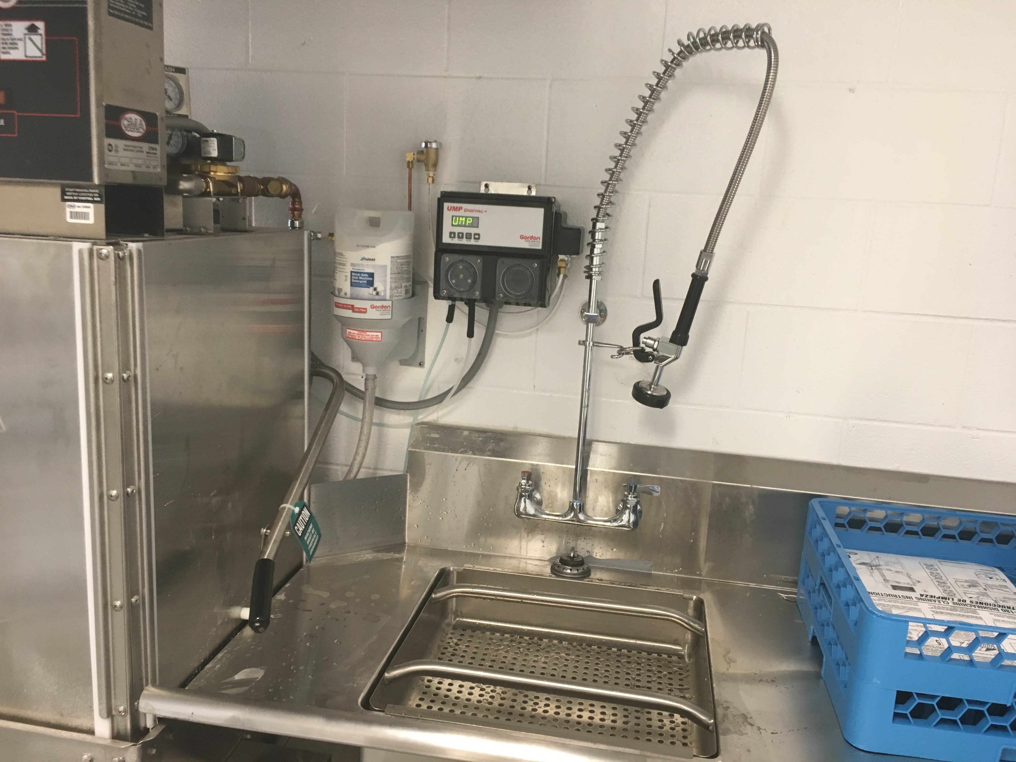 Commercial Kitchen Dishwashing Room