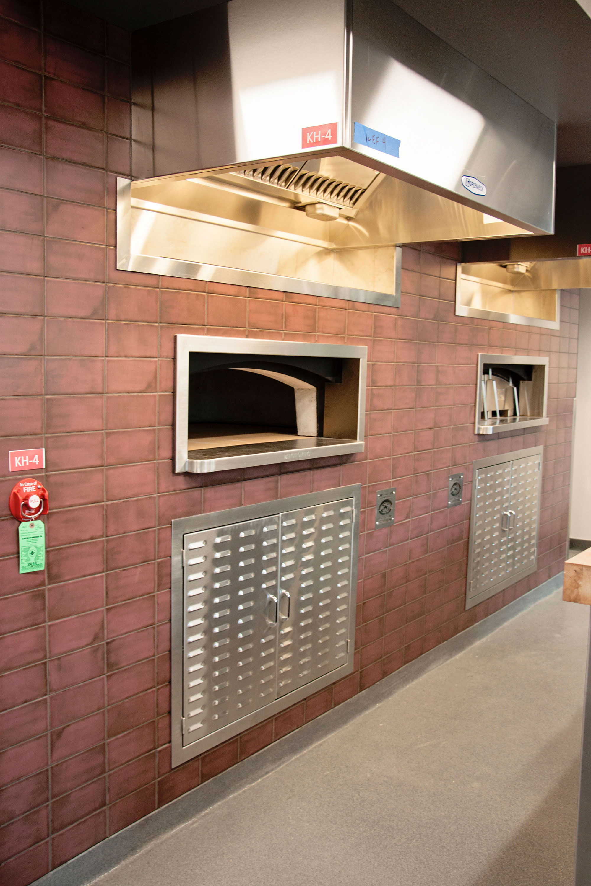 Commercial Kitchen pizza oven